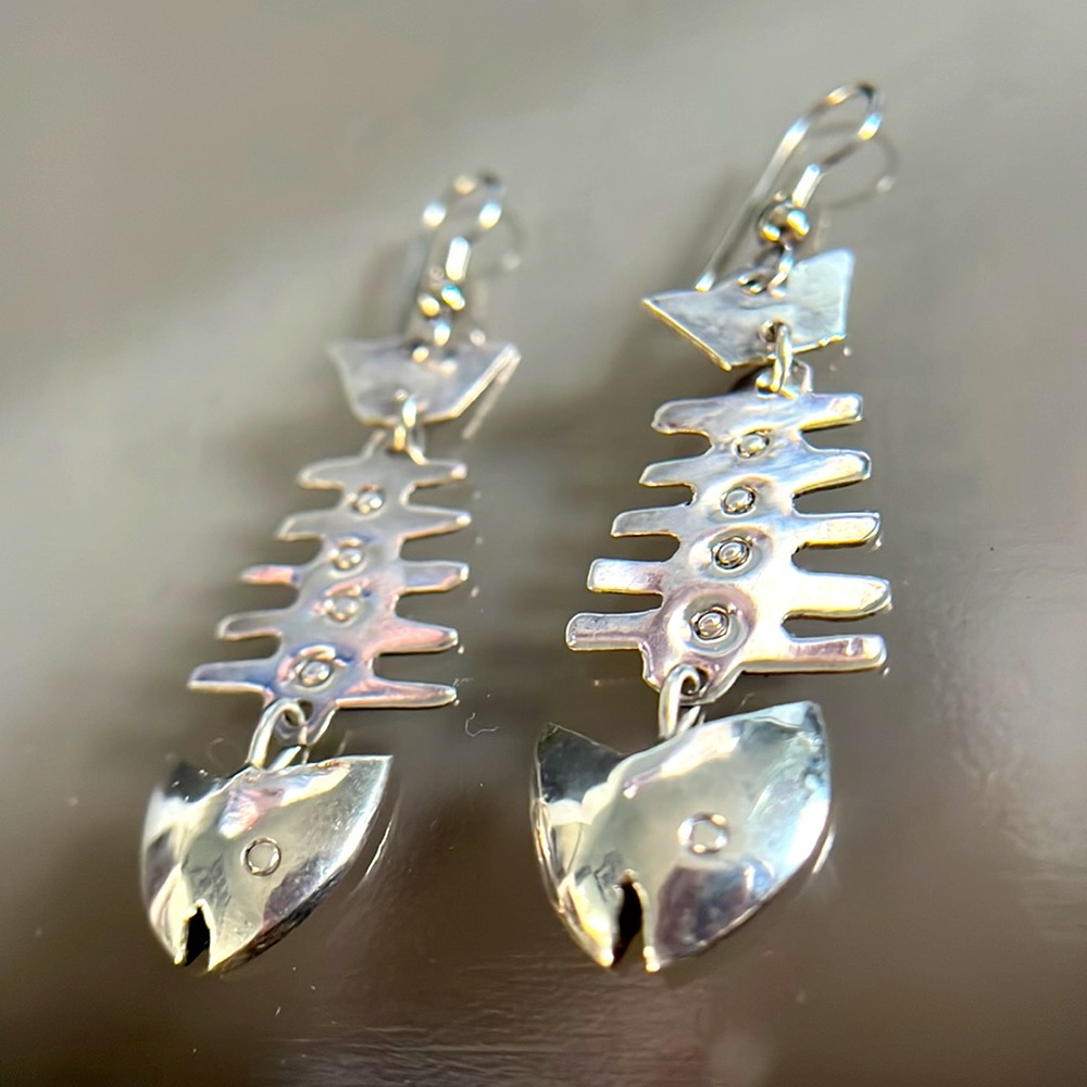 Handcrafted Alpaca Nickel Fish Skeleton Earrings - Mexico. - Picture 4 of 14